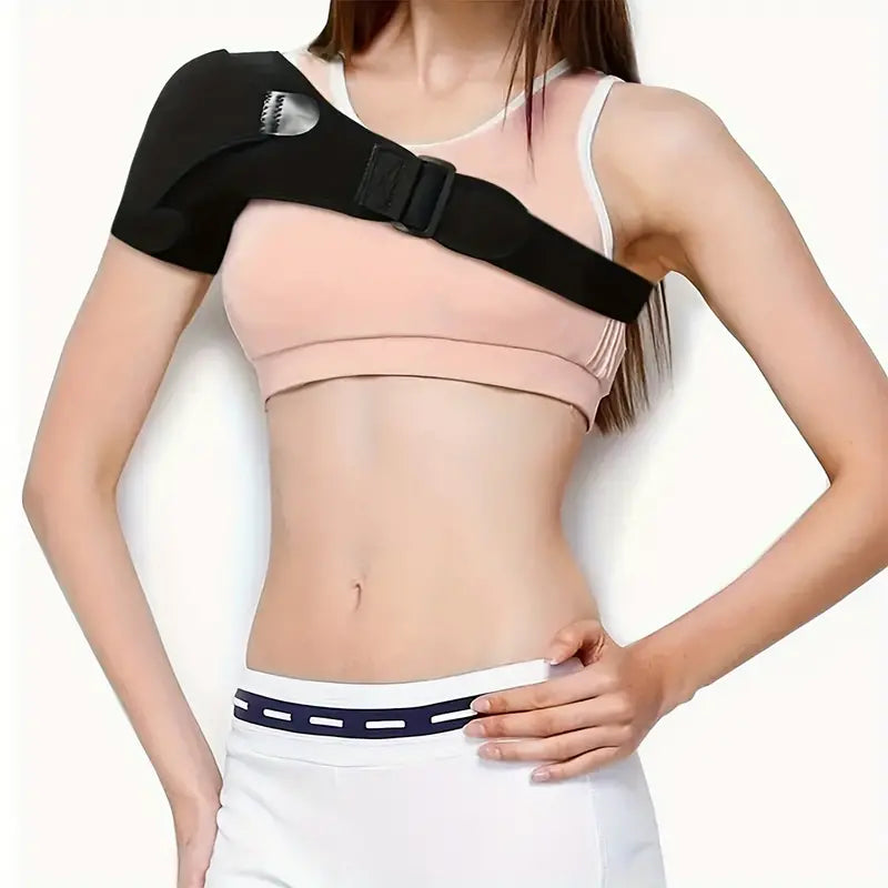 Justerbart axelskydd som används av en kvinnlig modell