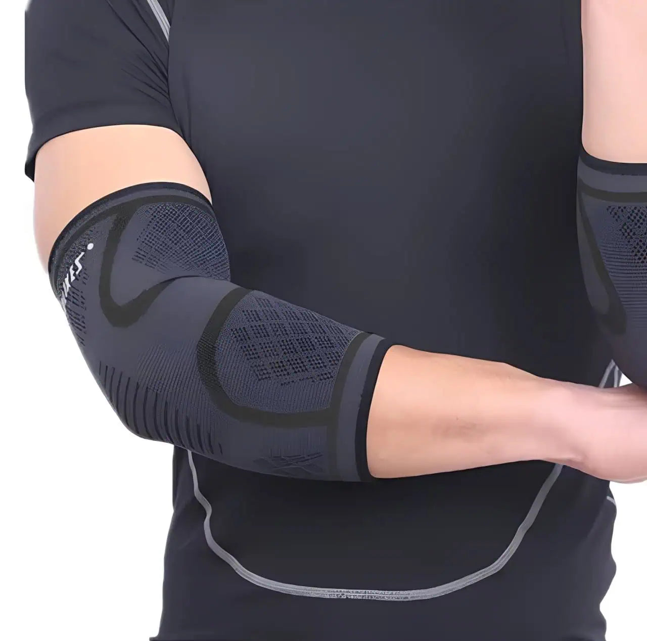 Armbågsskydd med kompression på arm