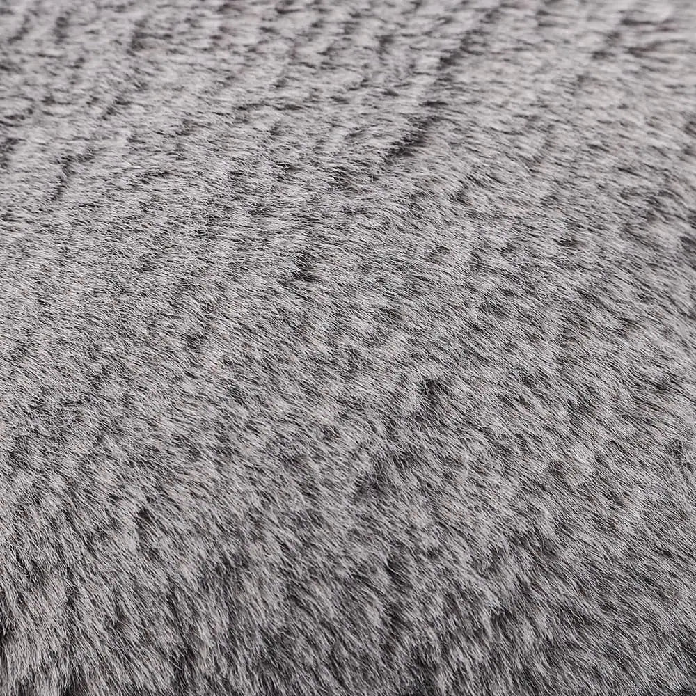 Detaljbild på mjukt och värmande tygmaterial