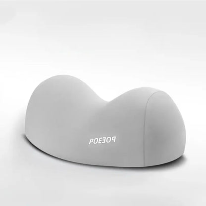 Bild på ergodream nackkudde i färgen ljusgrå.