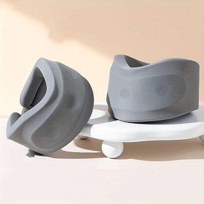 Ergonomiskt nackstöd i mjukt grått material