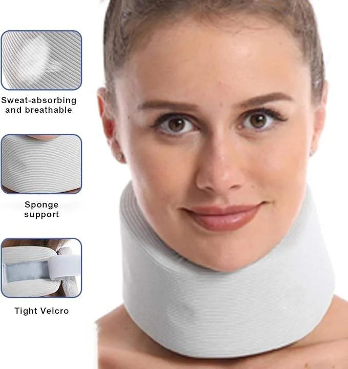 Kvinna som bär ergonomiskt nackstöd med andningsbart material och justerbart kardborreband för stabilt stöd.