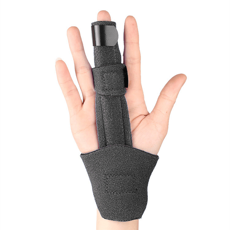 Fingerskena med handledsstöd som stabiliserar finger och handled