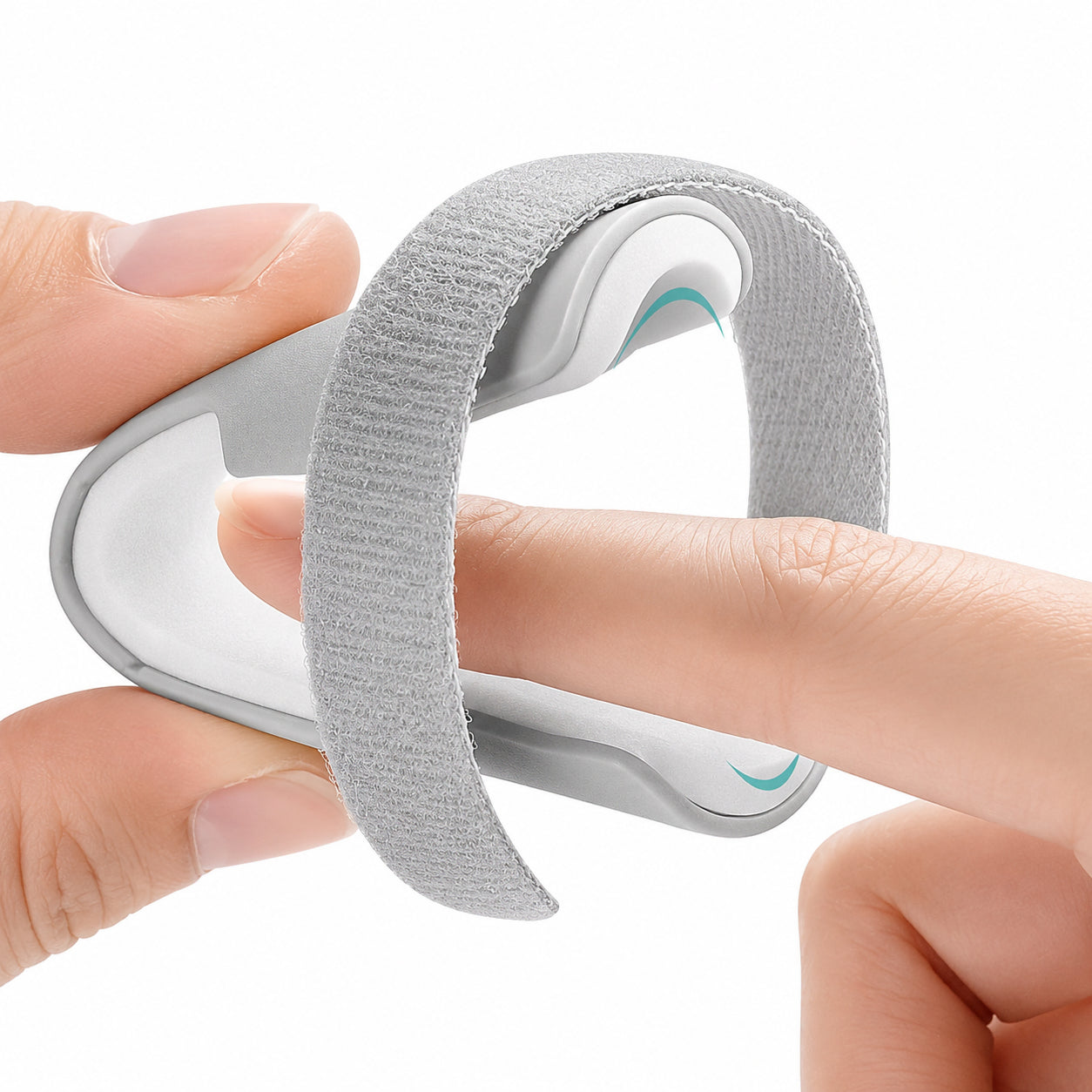 Justerbar fingerskena med mjuk vaddering och kardborreband som stabiliserar och skyddar fingret vid skada eller rehabilitering.