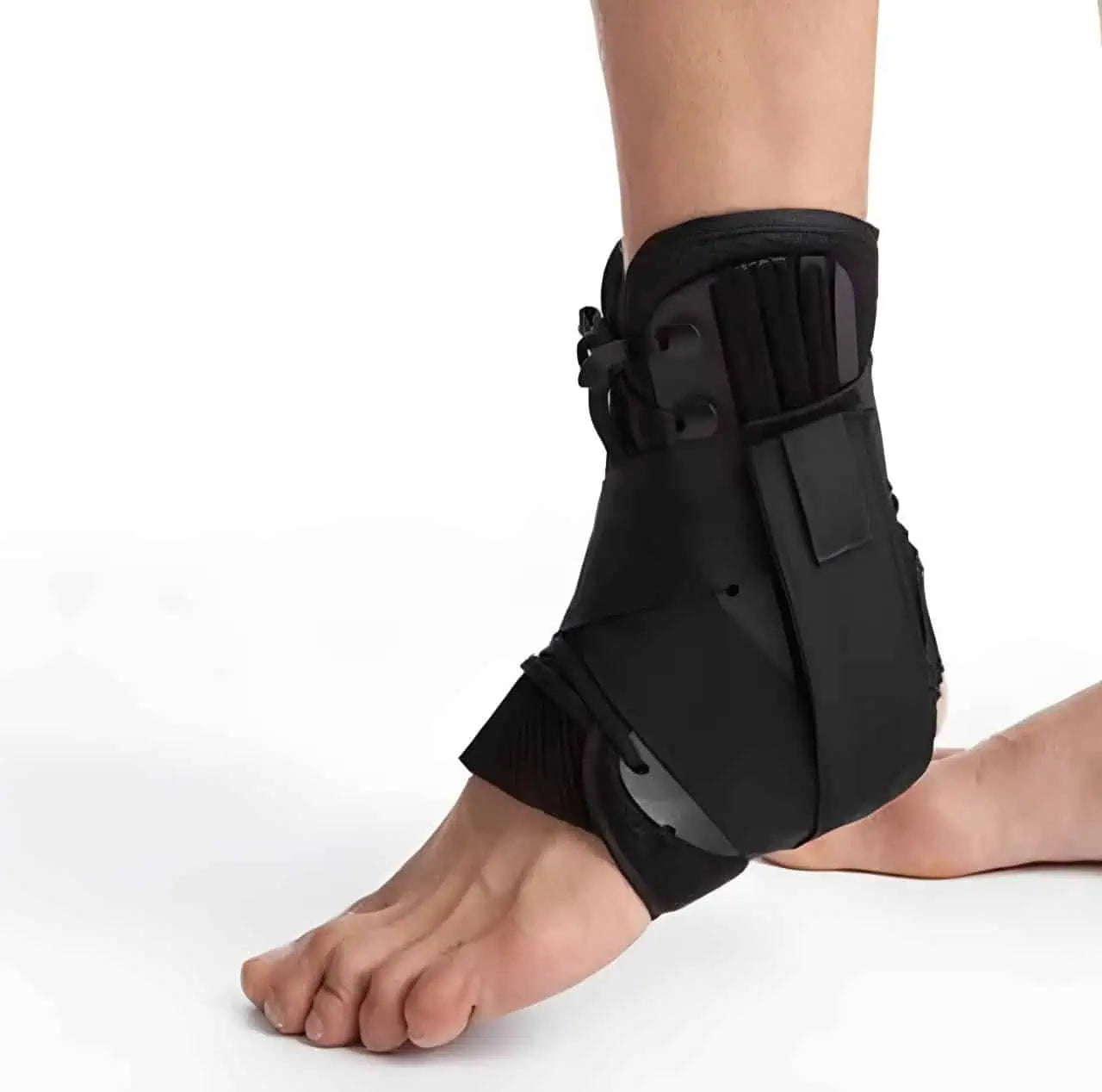 Fotledsstöd med snörning för förebyggande stöd runt fotleden