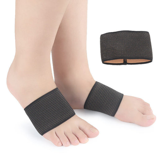 Fotvalvsstöd med kompression runt framfoten, visat på fötter.