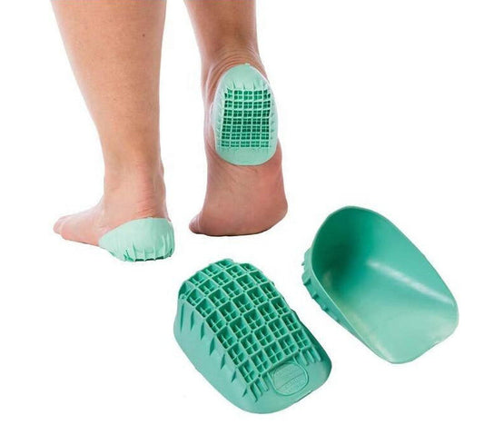 Stötdämpande hälkopp i gel placerad under hälen