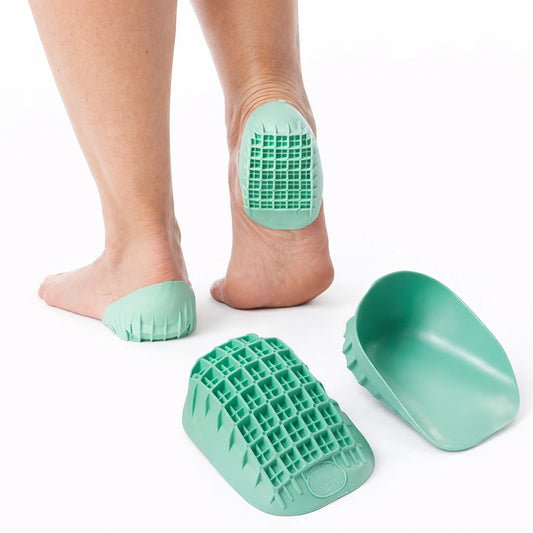 Stötdämpande hälkopp i gel placerad under hälen