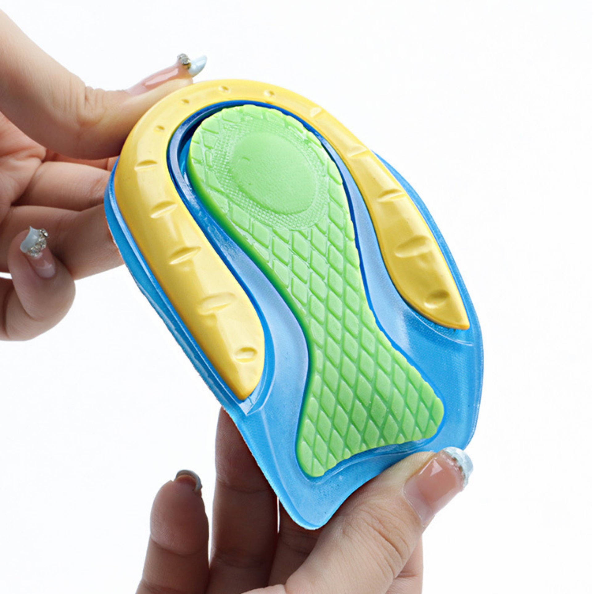 Hälkudde för hälsporre med stötdämpande gel och ergonomisk form, visad från undersidan i handen.