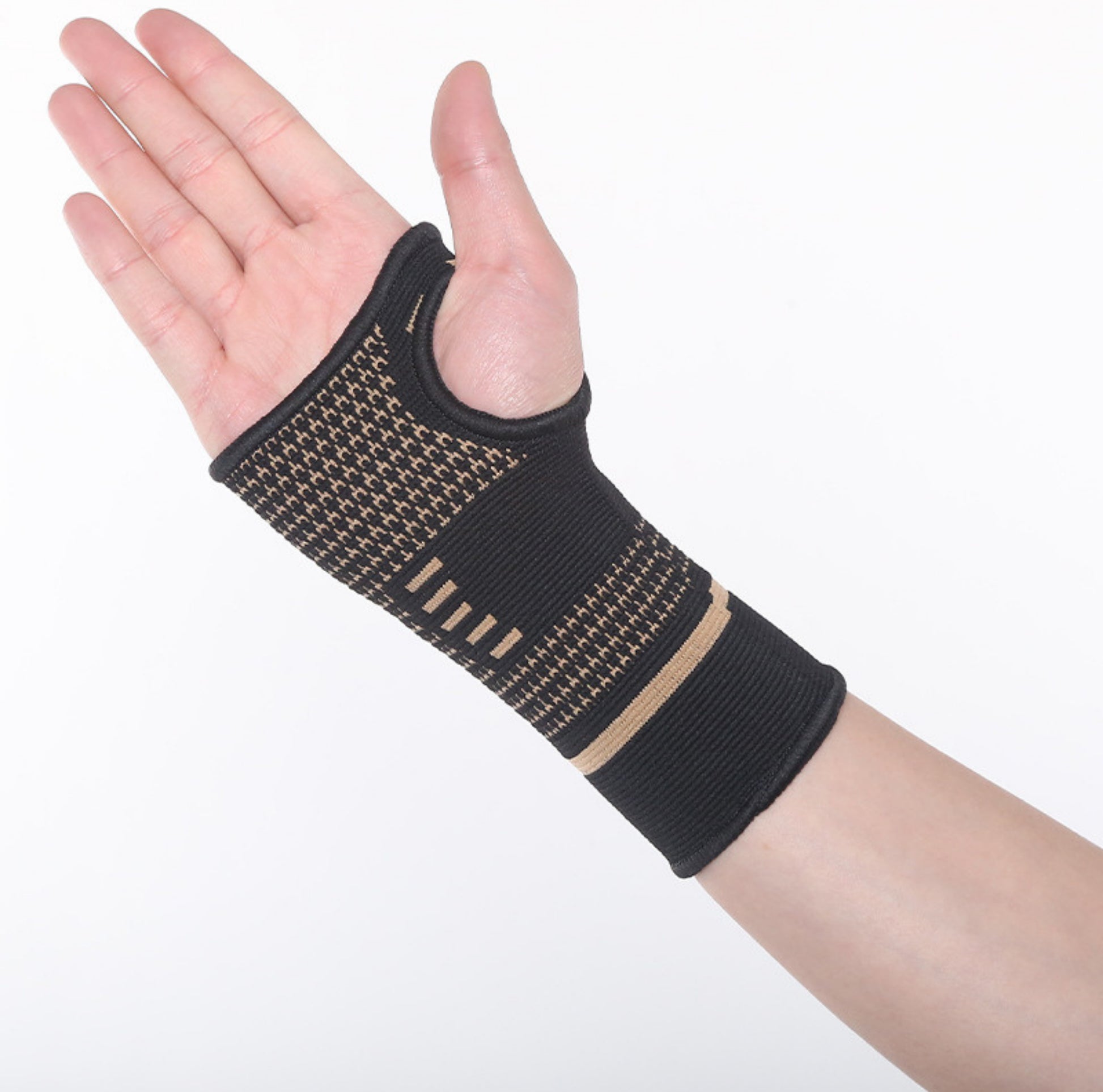 Handledsstöd med kompression som ger stabilt stöd runt handleden, visat på hand.