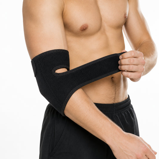 Person som använder justerbart armbågsstöd med kompressionsrem för extra stabilitet, stöd och avlastning vid aktivitet och träning.