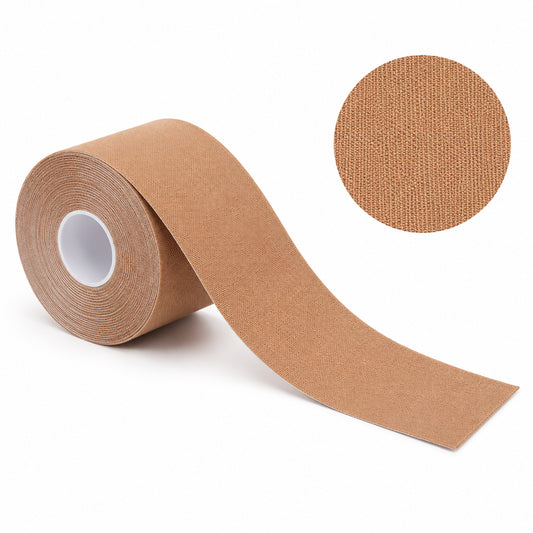 Beige kinesiologitejp på rulle med närbild som visar tejpens struktur och material.