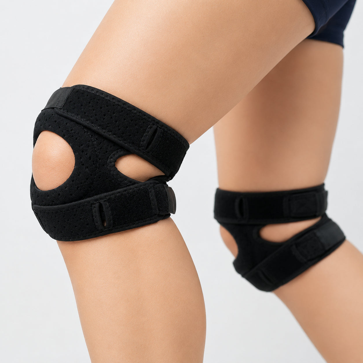 Justerbart knästöd med patellaöppning som ger stabilitet och stöd vid hopparknä och Schlatters knä.