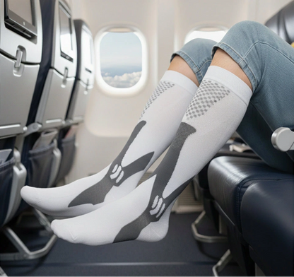 Kompressionsstrumpor som används under flygresa för stöd och cirkulation i benen