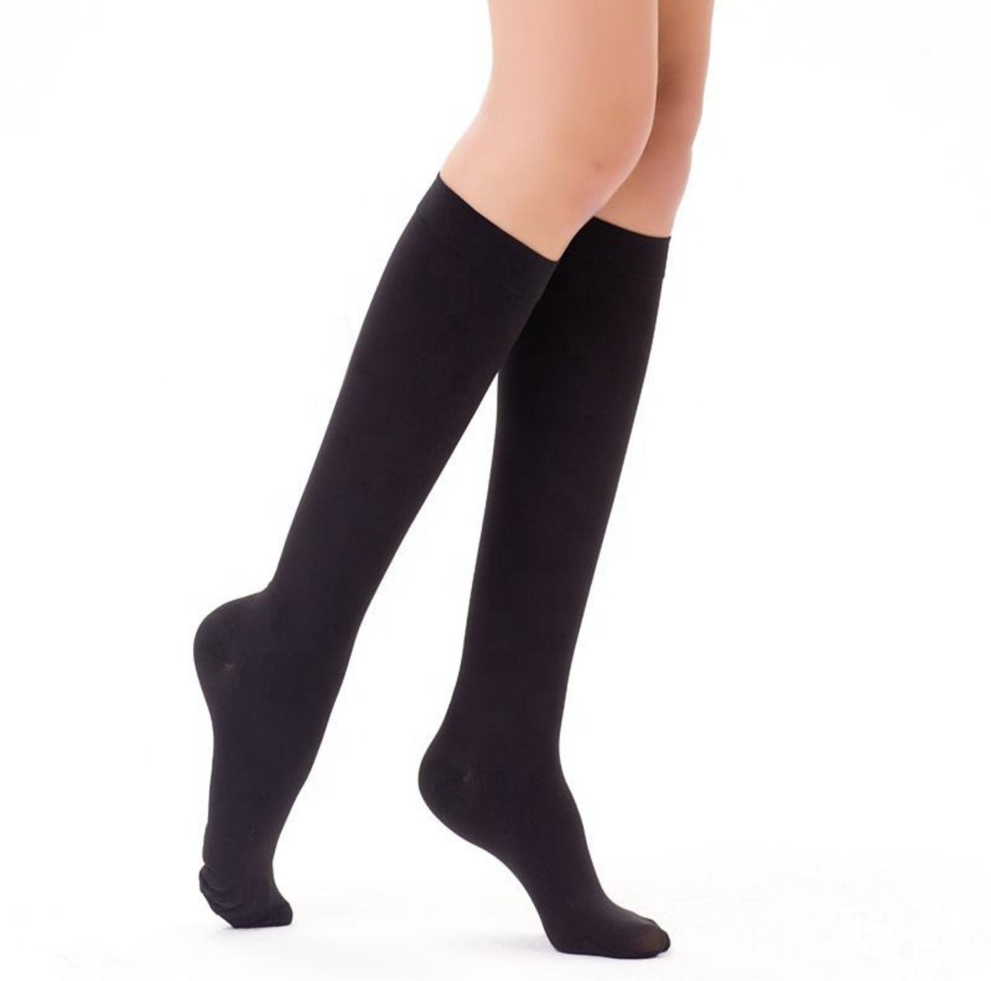 Knähöga kompressionsstrumpor för löpning som ger stöd och förbättrad cirkulation i vader och underben.