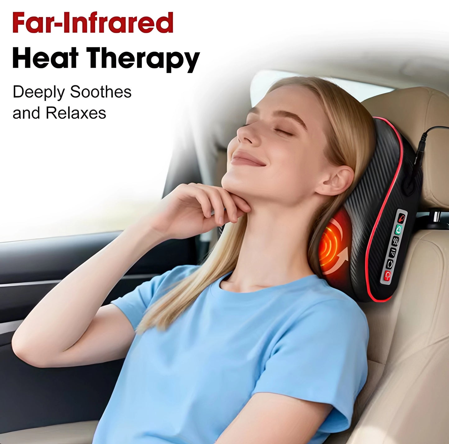 Person som sitter i bilstol och använder massagekudde mot nacke med värmefunktion