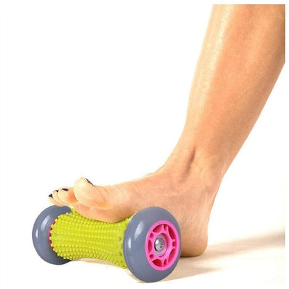 Massagerulle som används under foten för massage