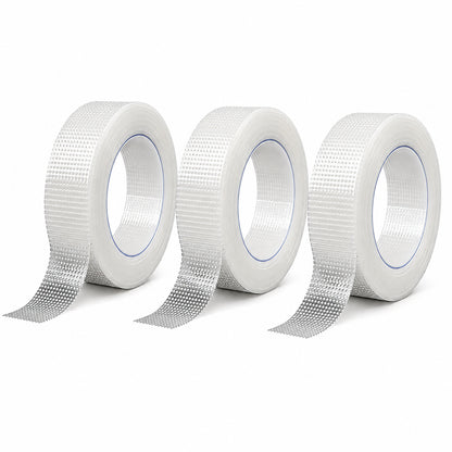 Transparent medicinsk tejp på rulle för säker fixering av förband och kompresser, visas i 3-pack.