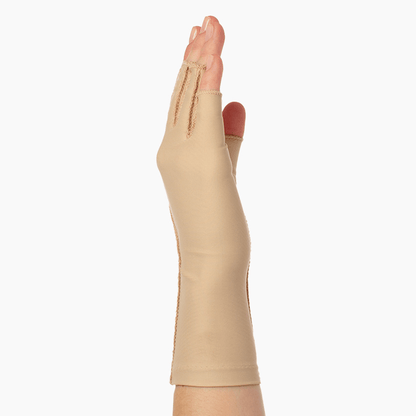 Kompressionshandske som täcker hand och handled