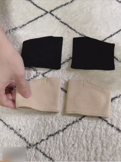 Video som visar tryckavlastande fotdynor i beige och svart färg samt deras mjuka, elastiska material